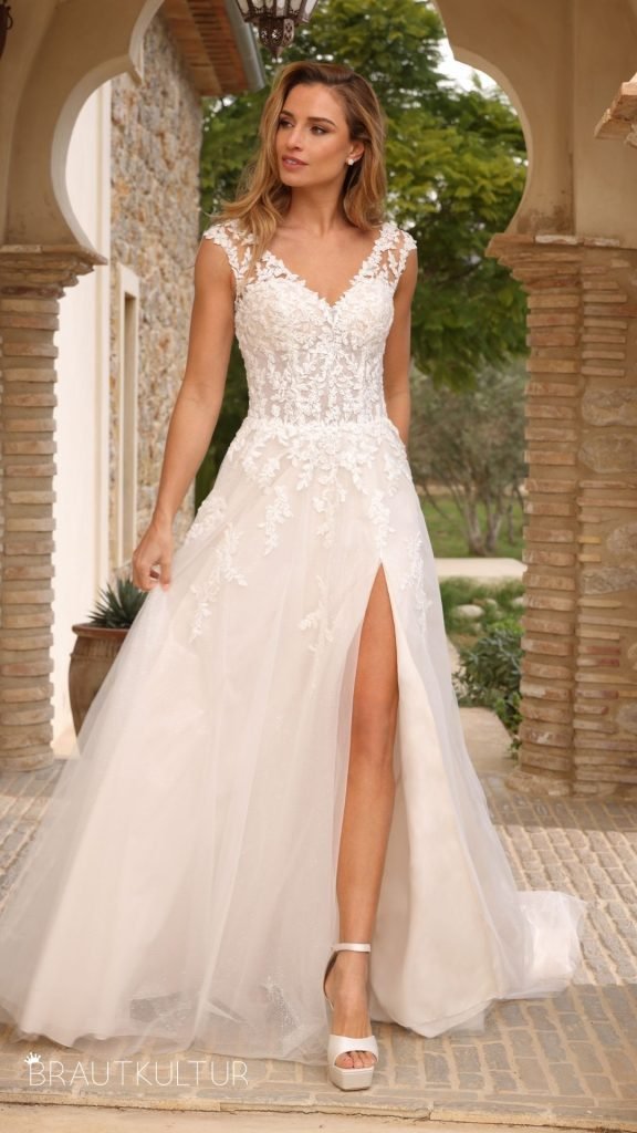 Brautkleid in A-Linie mit Spitze und Beinschlitz